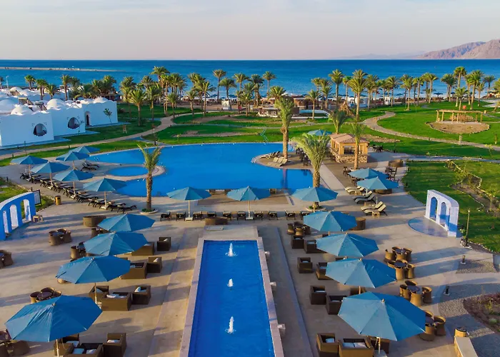 سفير منتجع 5*